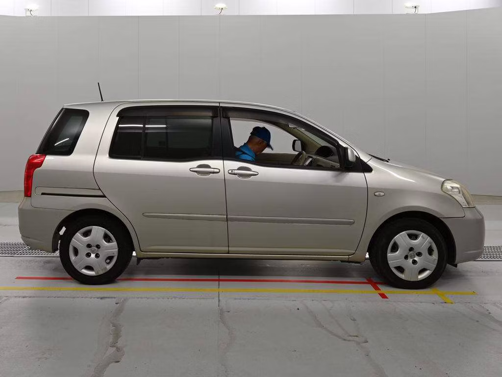 TOYOTA RAUM