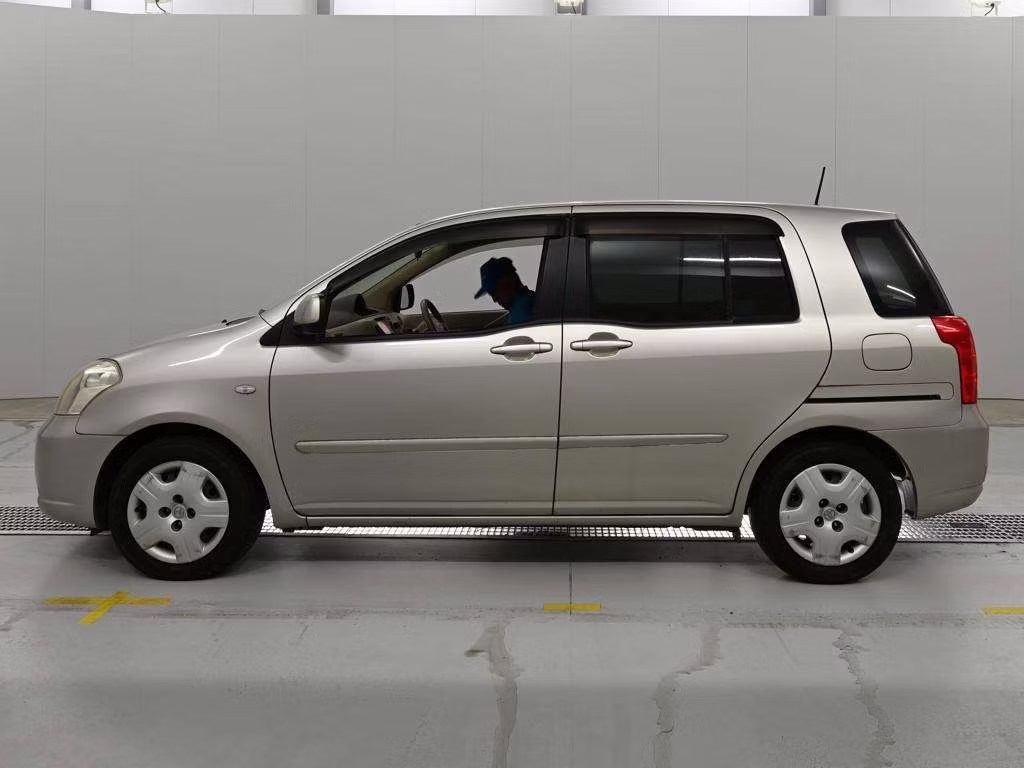 TOYOTA RAUM