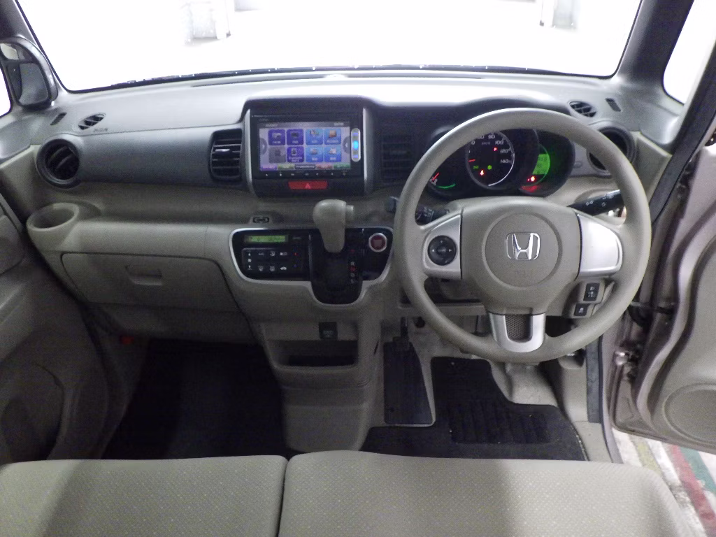 HONDA N-BOX+