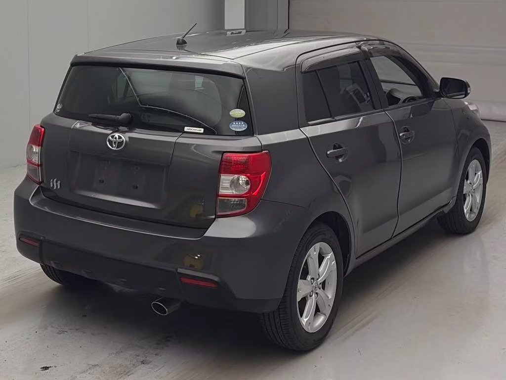 TOYOTA IST