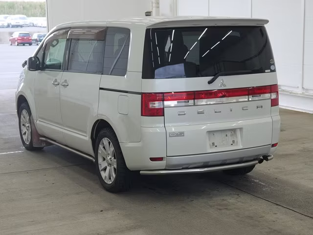 MITSUBISHI DELICA D:5
