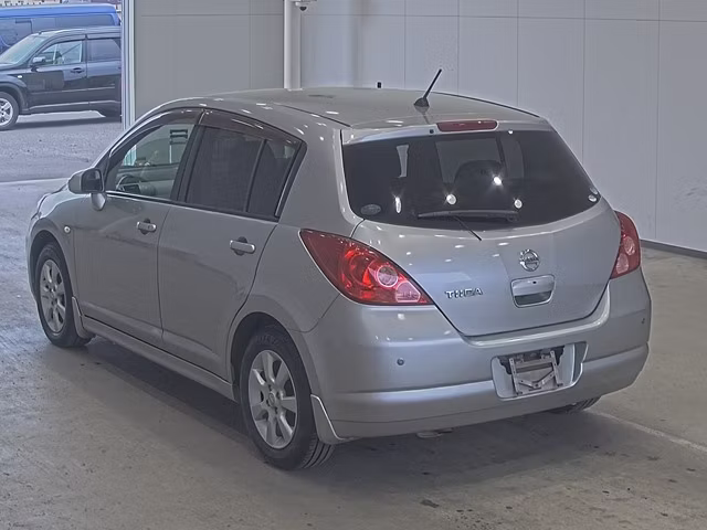 NISSAN TIIDA