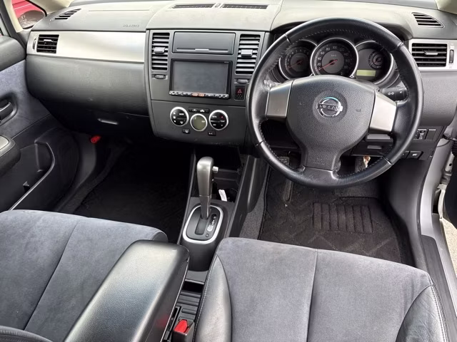 NISSAN TIIDA
