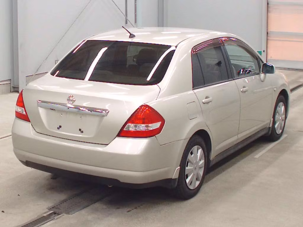 NISSAN TIIDA LATIO