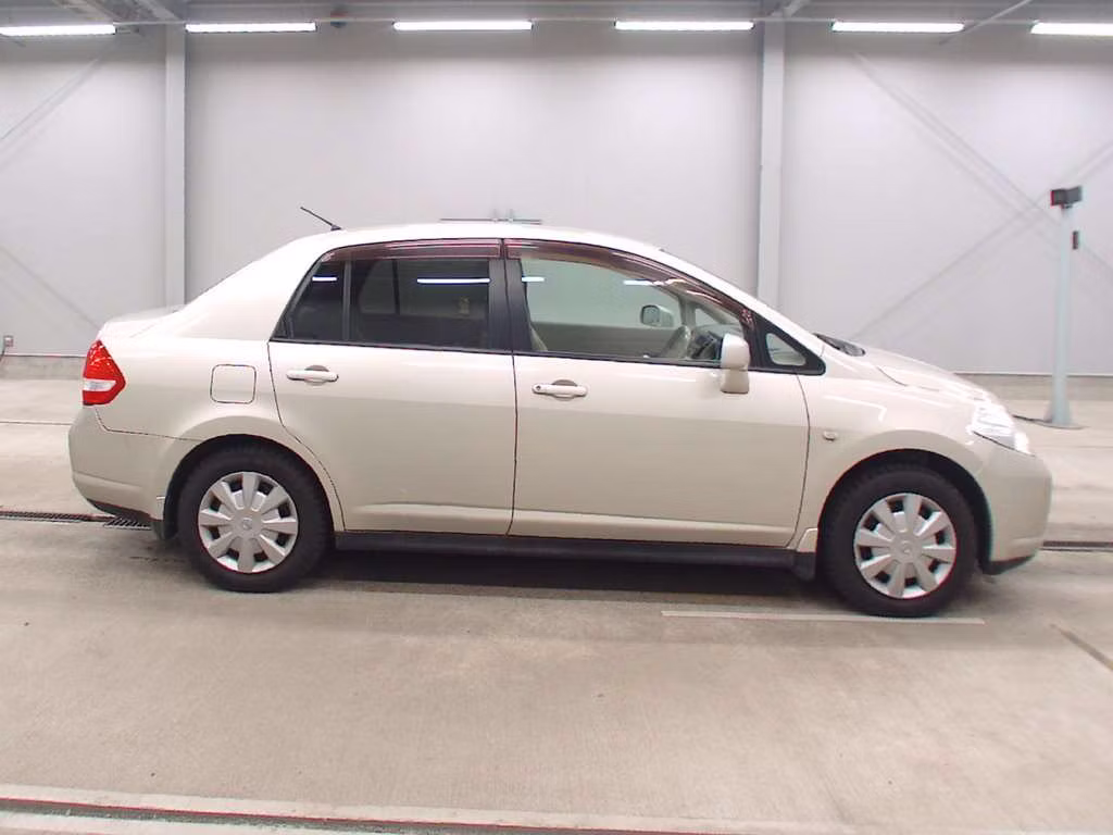 NISSAN TIIDA LATIO