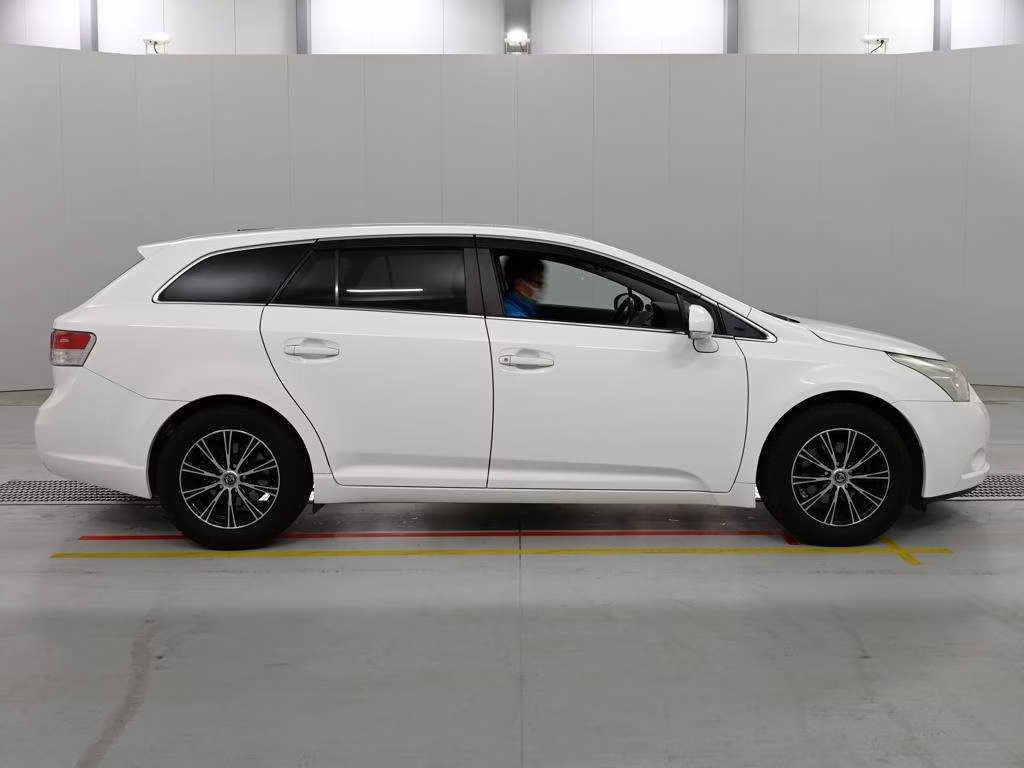 TOYOTA AVENSIS