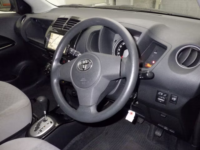 TOYOTA IST