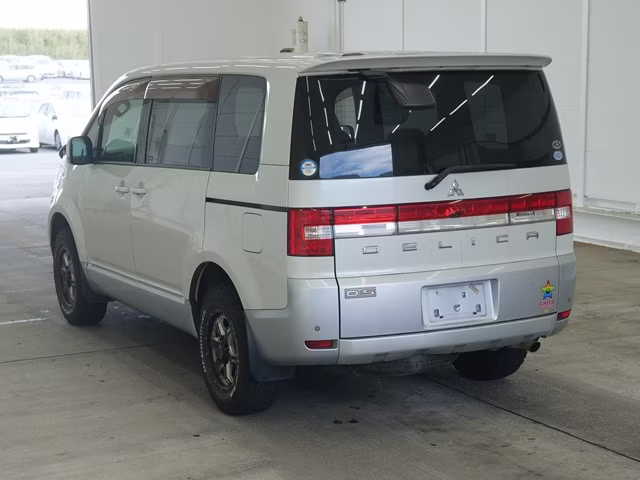 MITSUBISHI DELICA D:5