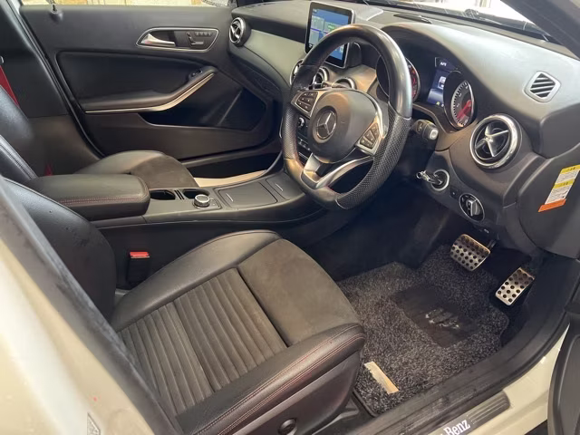 MERCEDES-BENZ GLA-CLASS