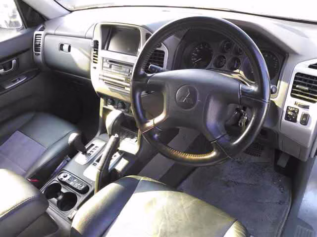 MITSUBISHI PAJERO