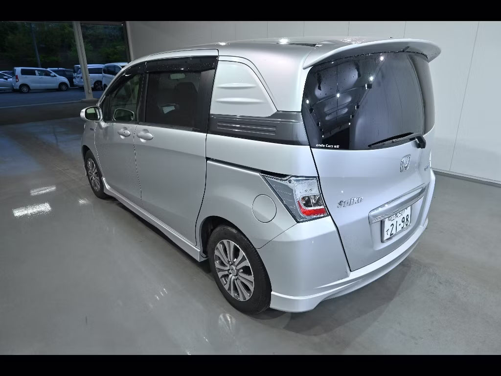 HONDA FREED SPIKE