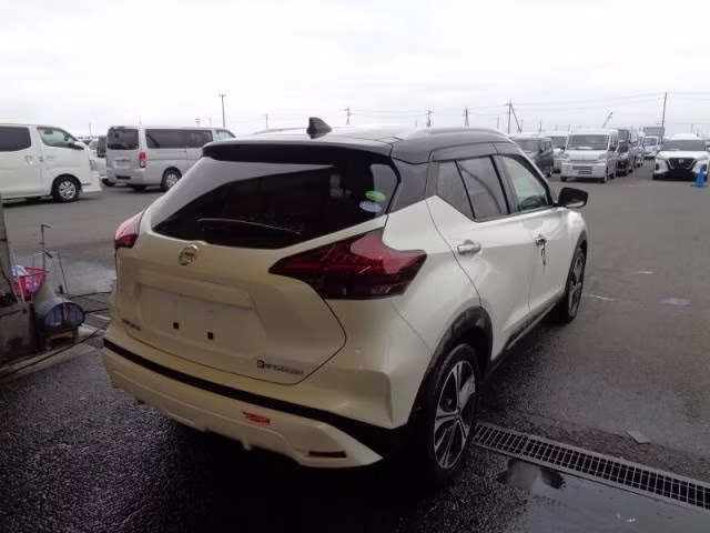 NISSAN KICKS