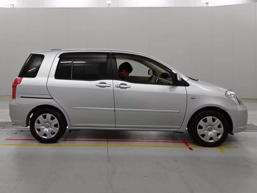 TOYOTA RAUM