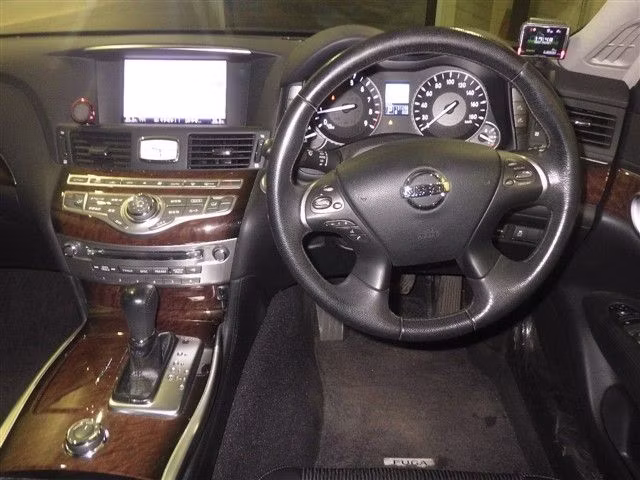 NISSAN FUGA