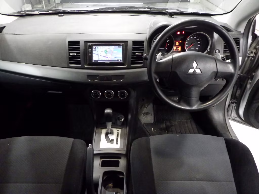 MITSUBISHI LANCER