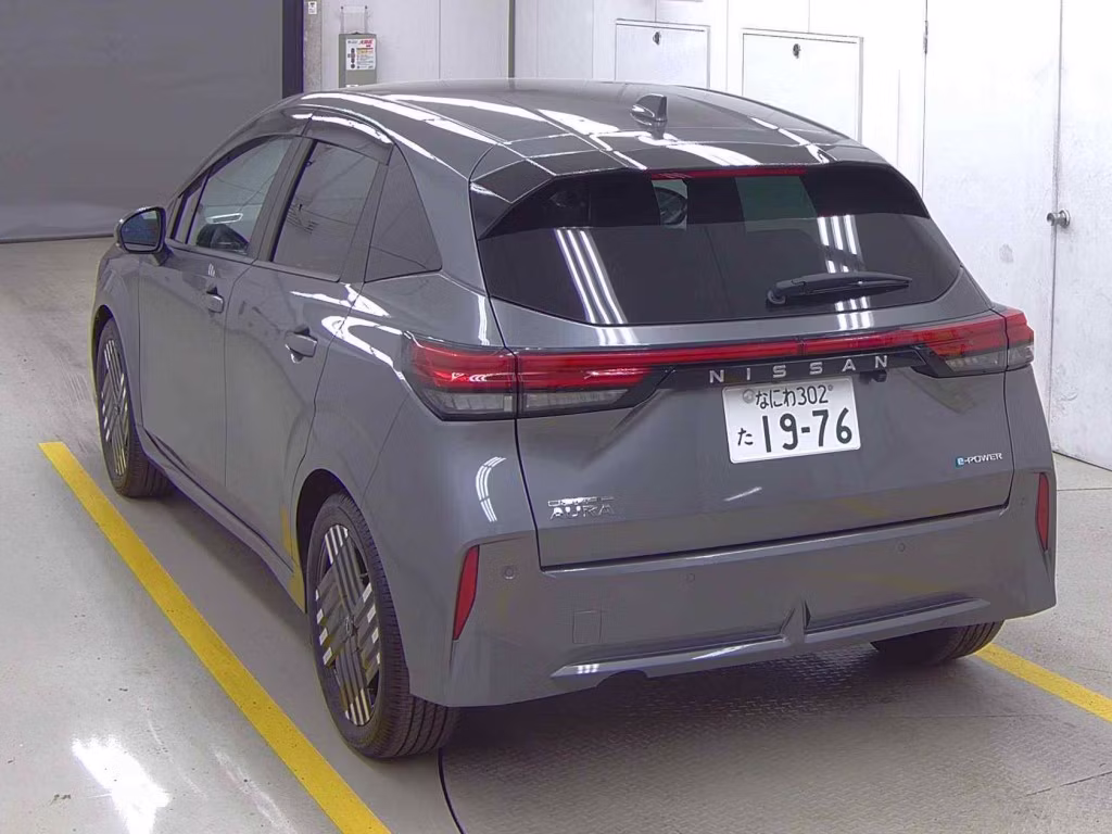 NISSAN AURA