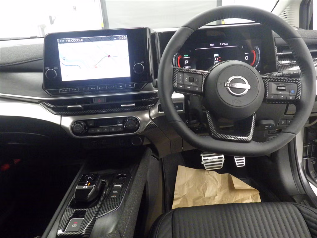 NISSAN AURA