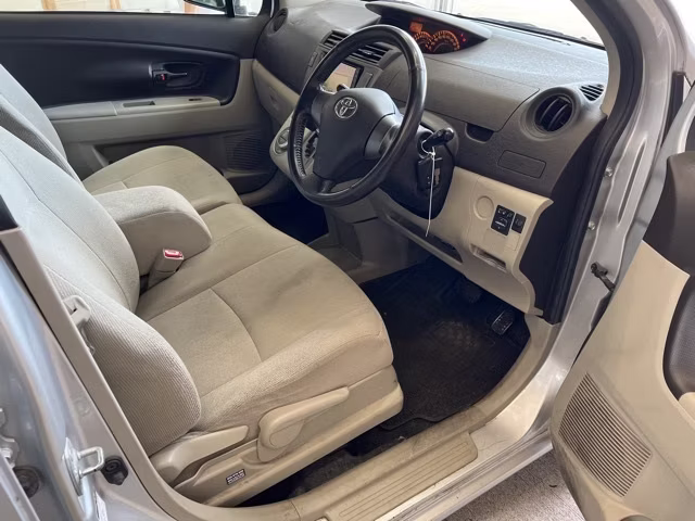 TOYOTA PASSO SETTE