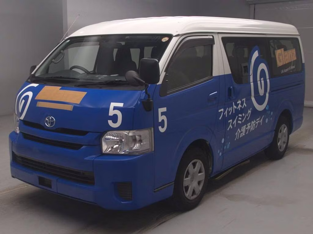TOYOTA HIACE