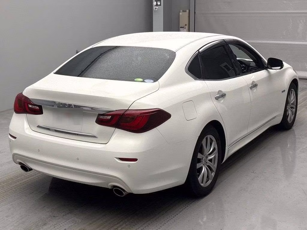 NISSAN FUGA