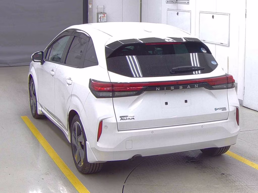 NISSAN AURA