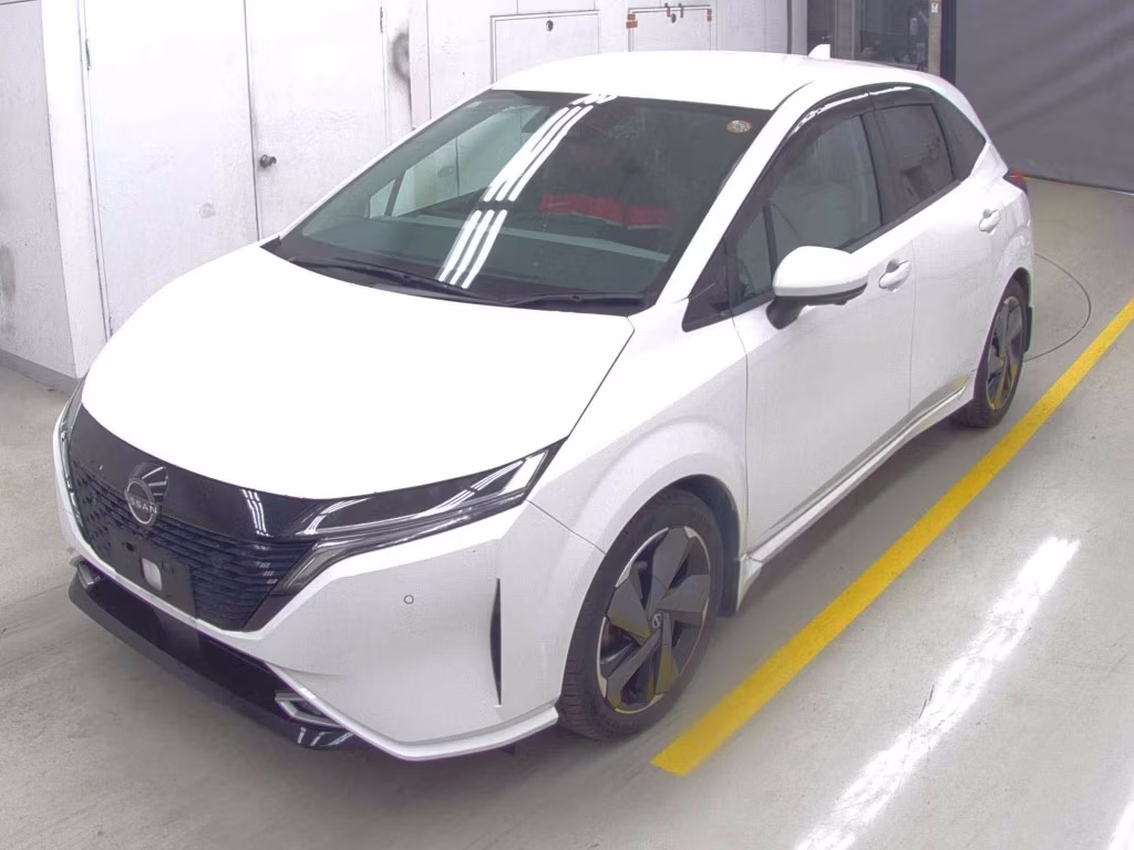 NISSAN AURA