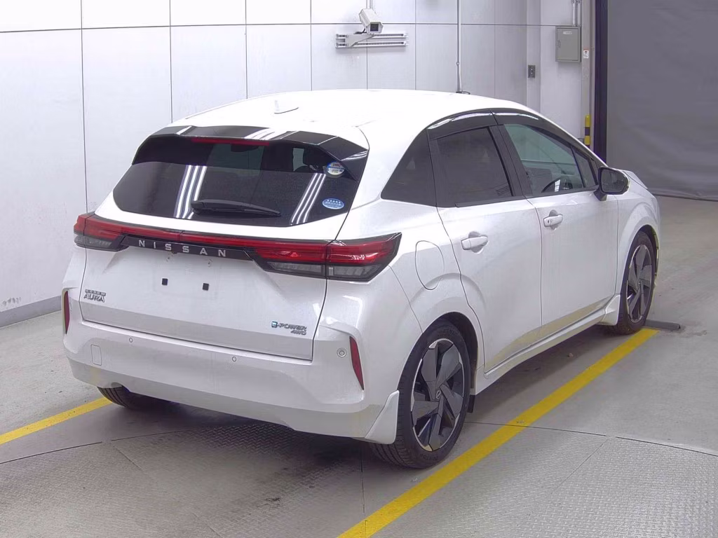 NISSAN AURA
