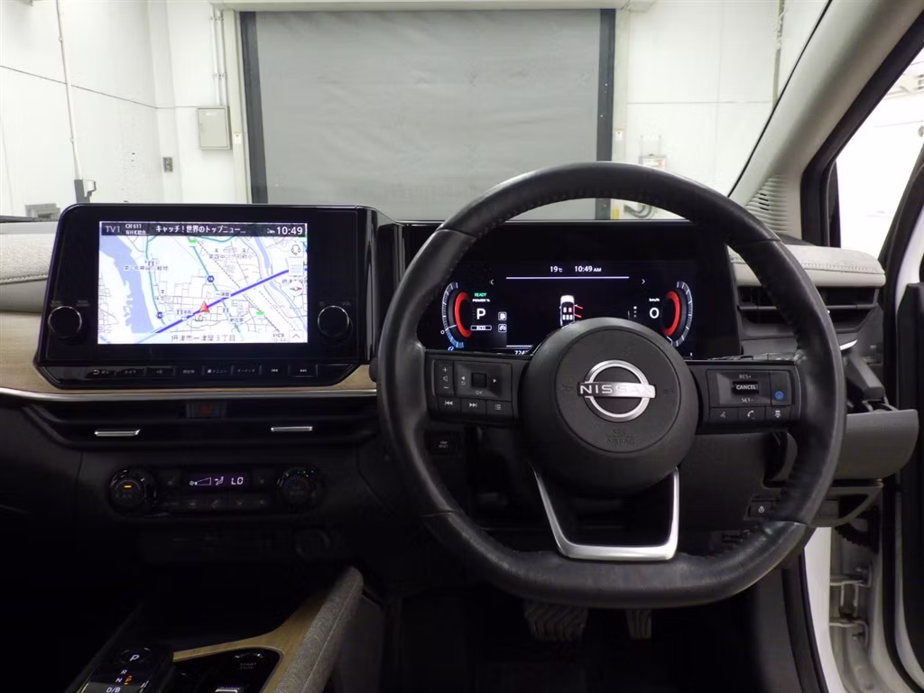 NISSAN AURA