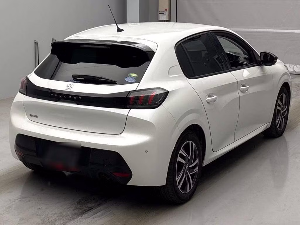PEUGEOT 208