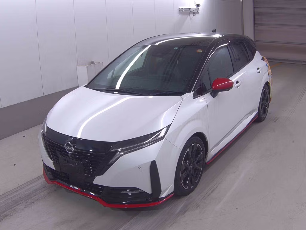 NISSAN AURA