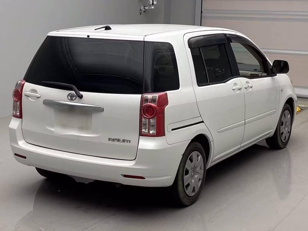 TOYOTA RAUM