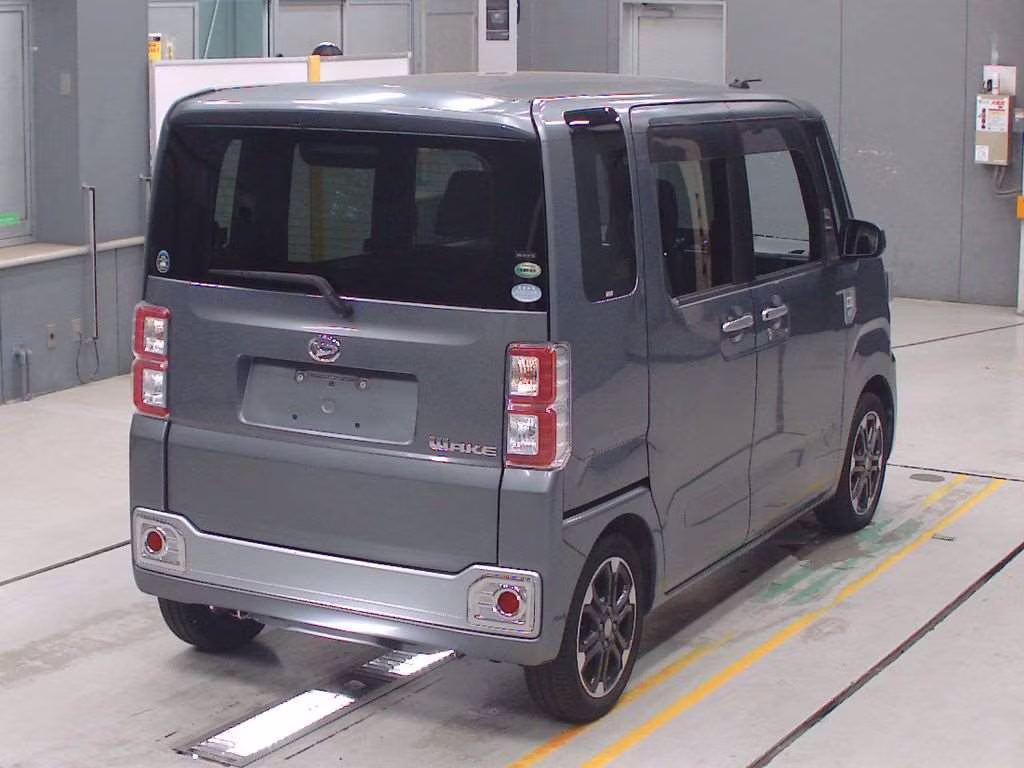 DAIHATSU WAKE