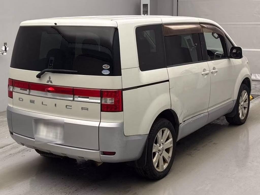 MITSUBISHI DELICA D:5
