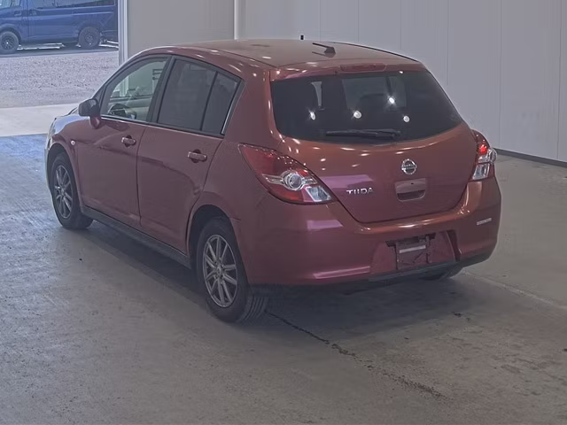 NISSAN TIIDA