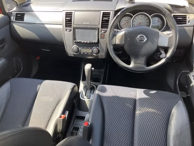 NISSAN TIIDA