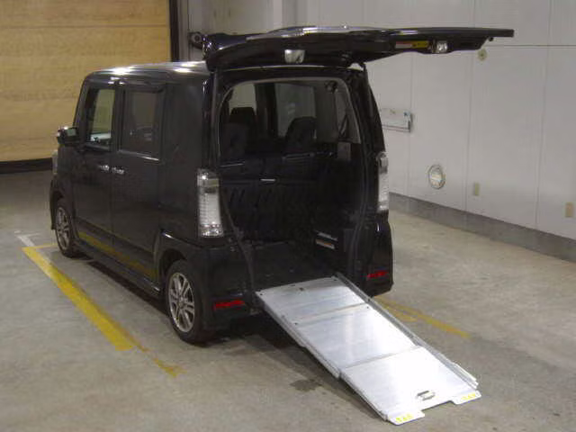 HONDA N-BOX+