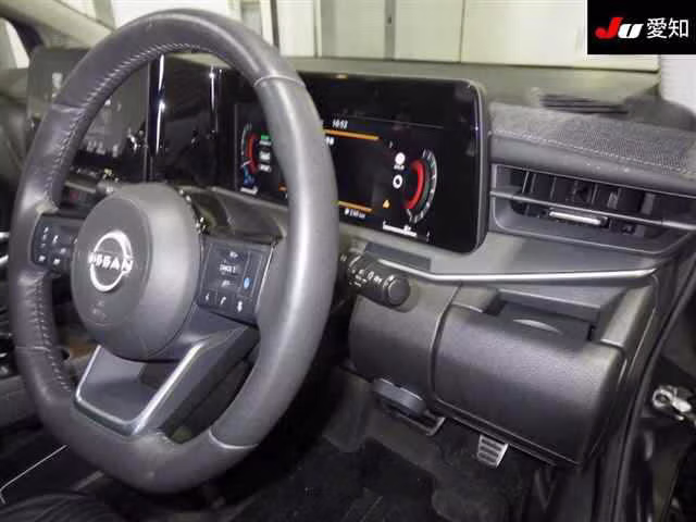 NISSAN AURA