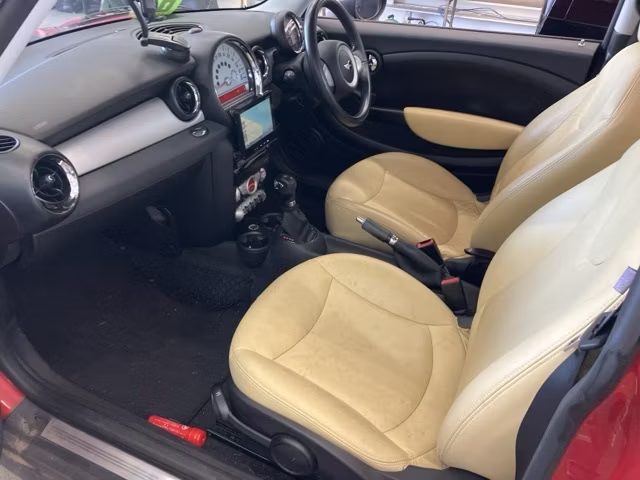 MINI HATCH