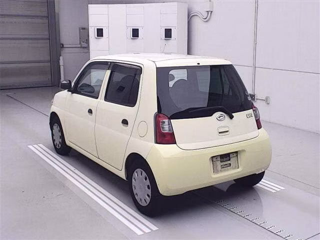 DAIHATSU ESSE