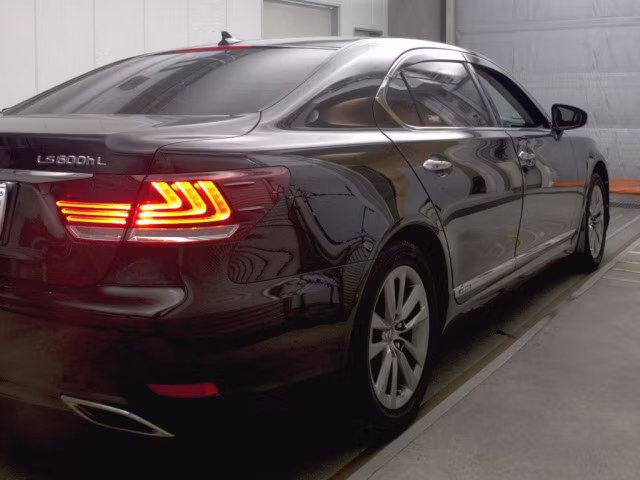 LEXUS LS600H