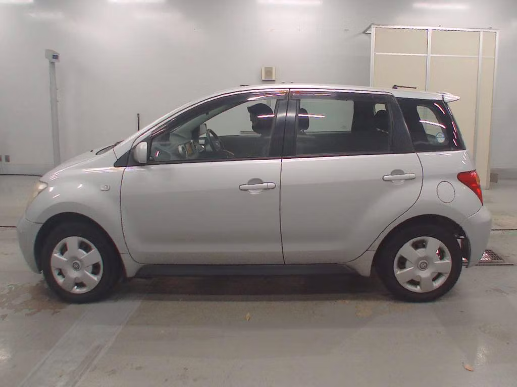 TOYOTA IST