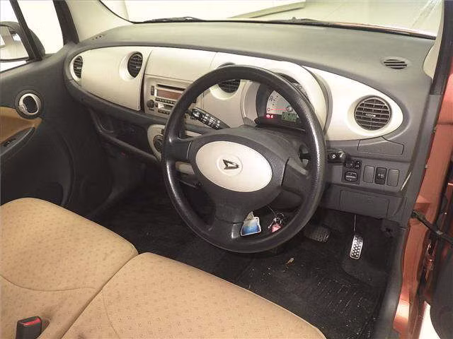 DAIHATSU MOVE LATTE