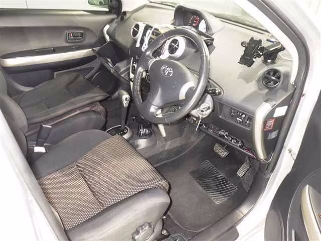 TOYOTA IST