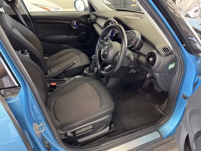 MINI HATCH