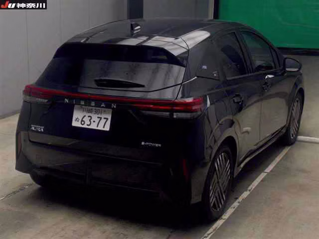 NISSAN AURA