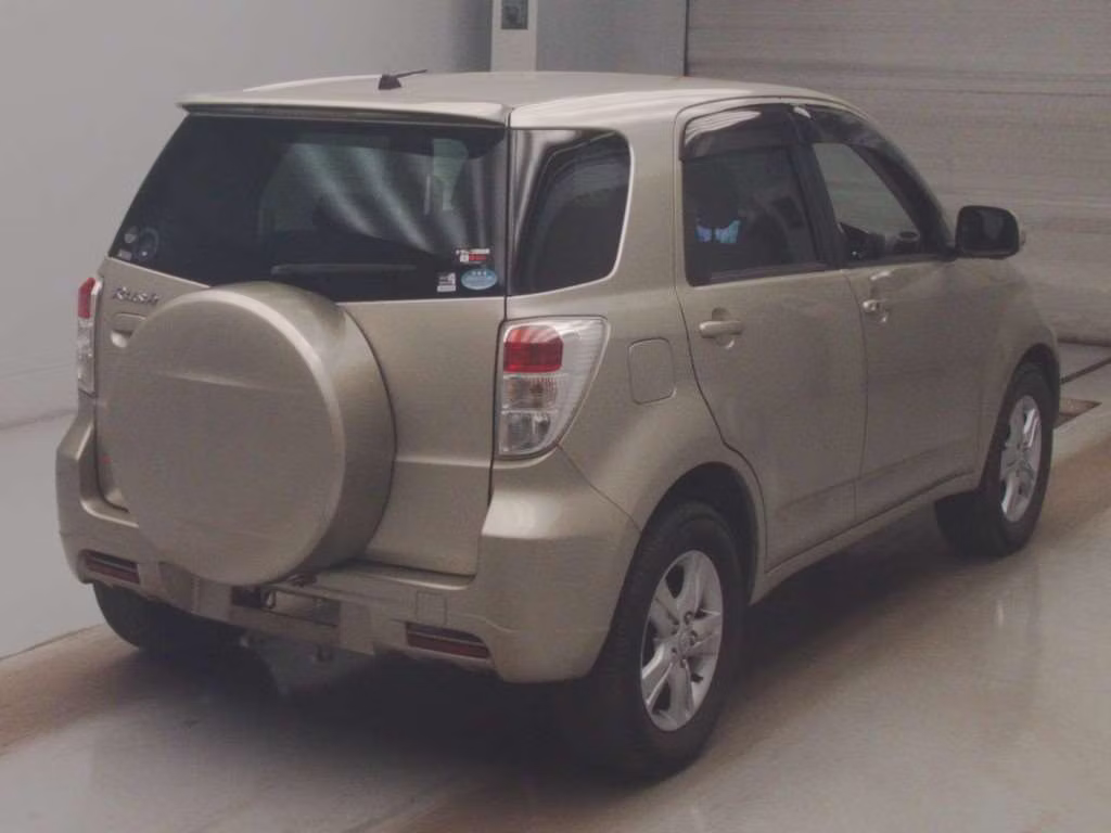 TOYOTA RUSH