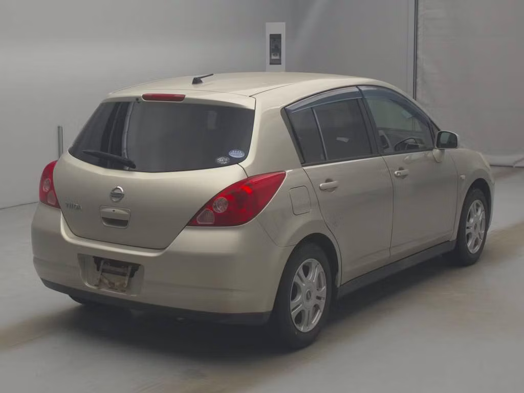 NISSAN TIIDA