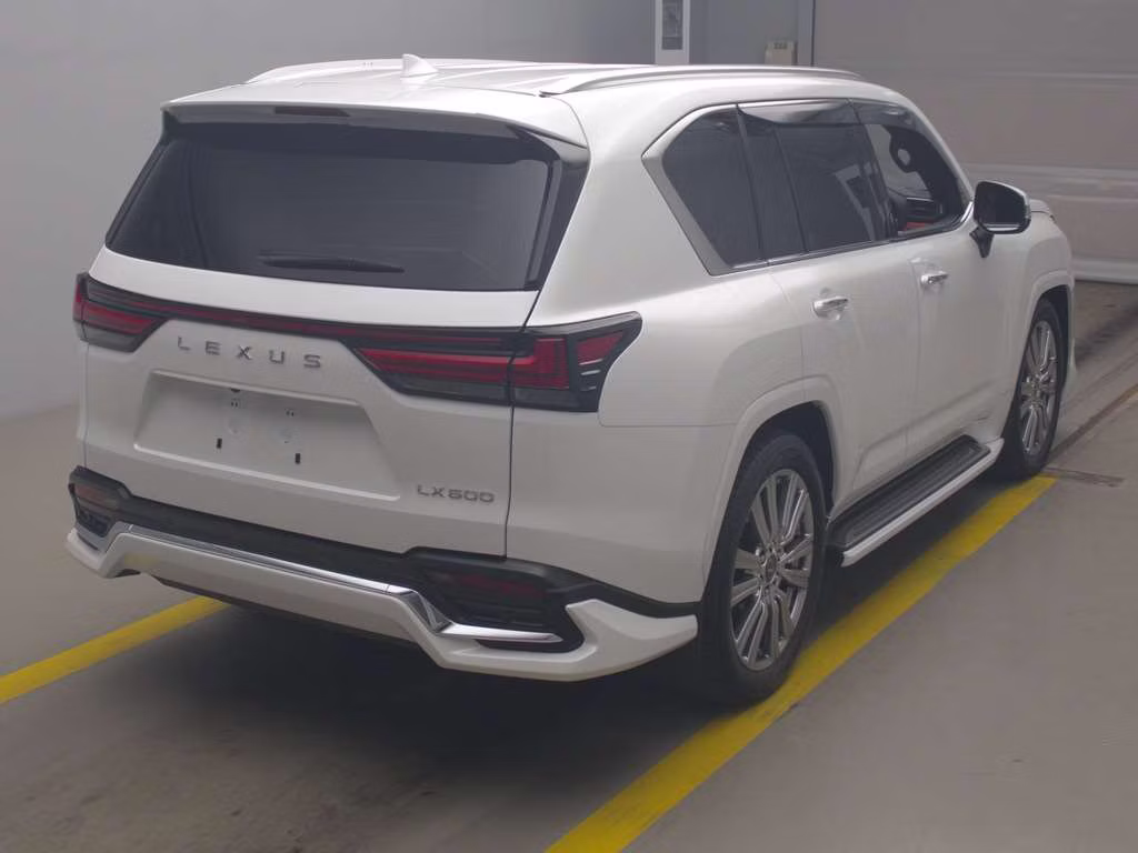 LEXUS LX600