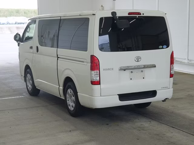 TOYOTA REGIUS ACE