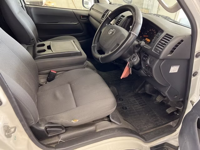 TOYOTA REGIUS ACE